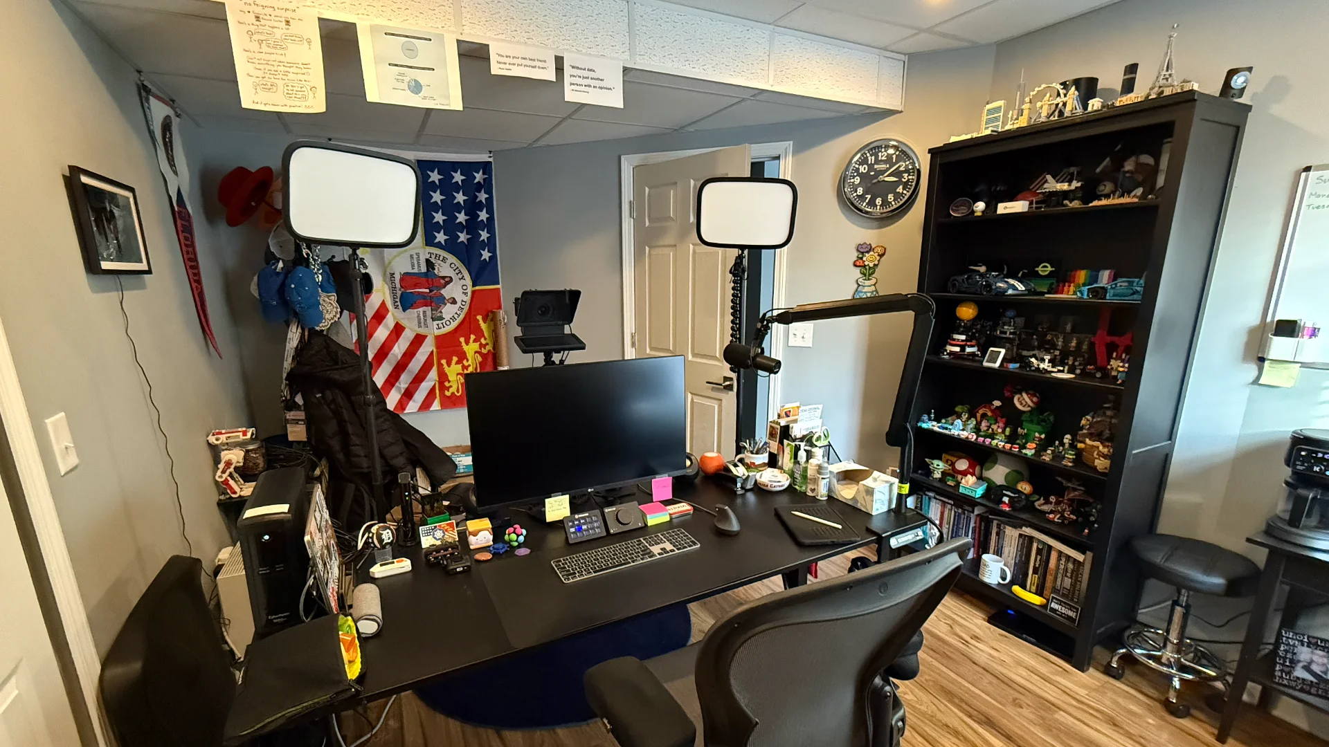 Chris Short's desk the cleanest you'll ever see it